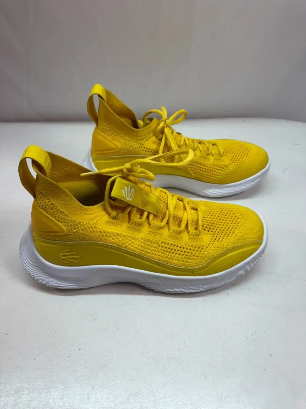 Under Armour Curry Flow Yellow Women’s 10 / Men’s 8.5 Running Shoes 3023085‑701